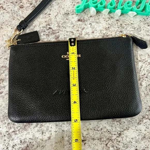Coach *RARE* Mt. Everest wristlet HTF - Picture 7 of 9